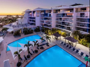 Waterfront Two Bedroom Ocean Breeze Retreat with Free Parking